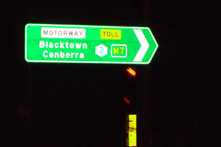 ID signs showing the M2 signed westbound as Metroad 2 and M7, with focal points Blacktown and Canberra